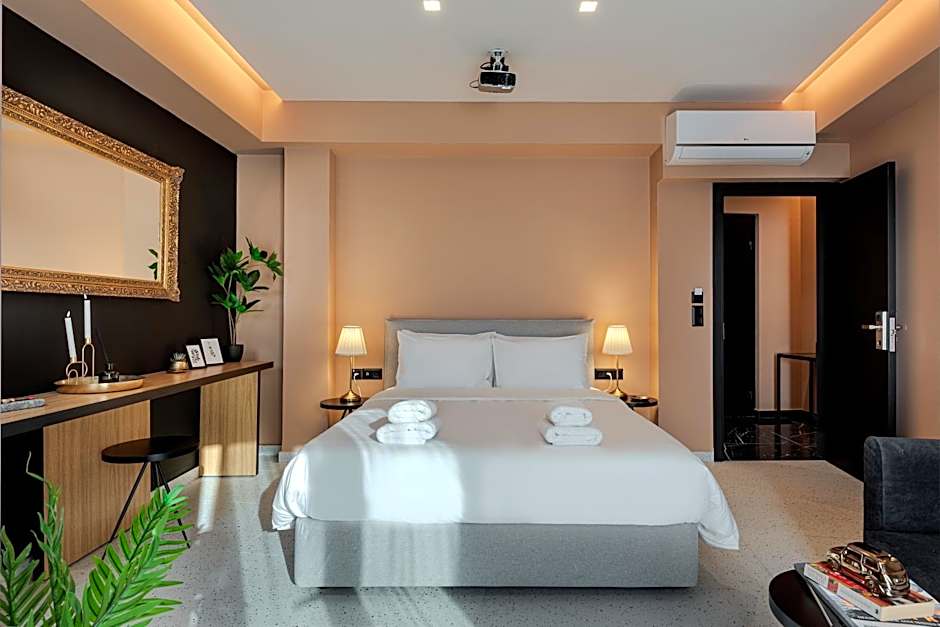 Clyde Athens by Nin&Bau