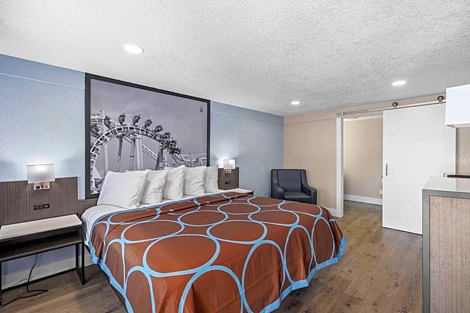 Super 8 by Wyndham Kissimmee-Orlando