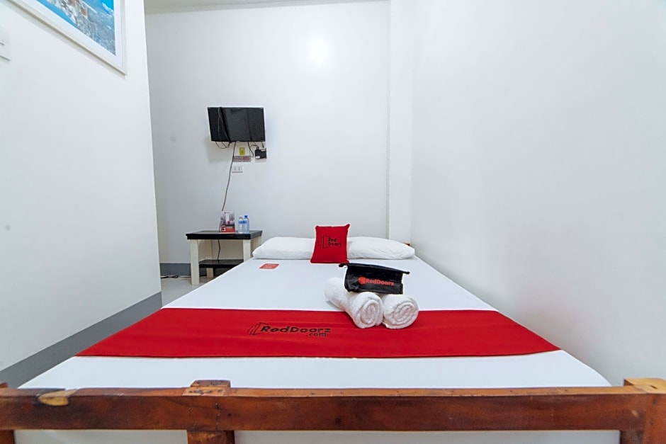 RedDoorz @ Plaza Jaro Iloilo