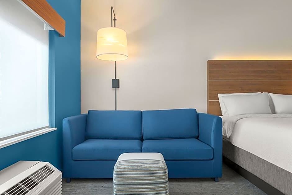 Holiday Inn Express & Suites West Melbourne By IHG