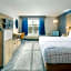 La Quinta Inn & Suites by Wyndham Lexington Park