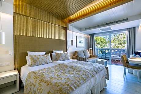Double Room with Side Sea View with Balcony (2 Adults + 1 Child)