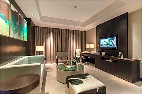 Deluxe King Suite