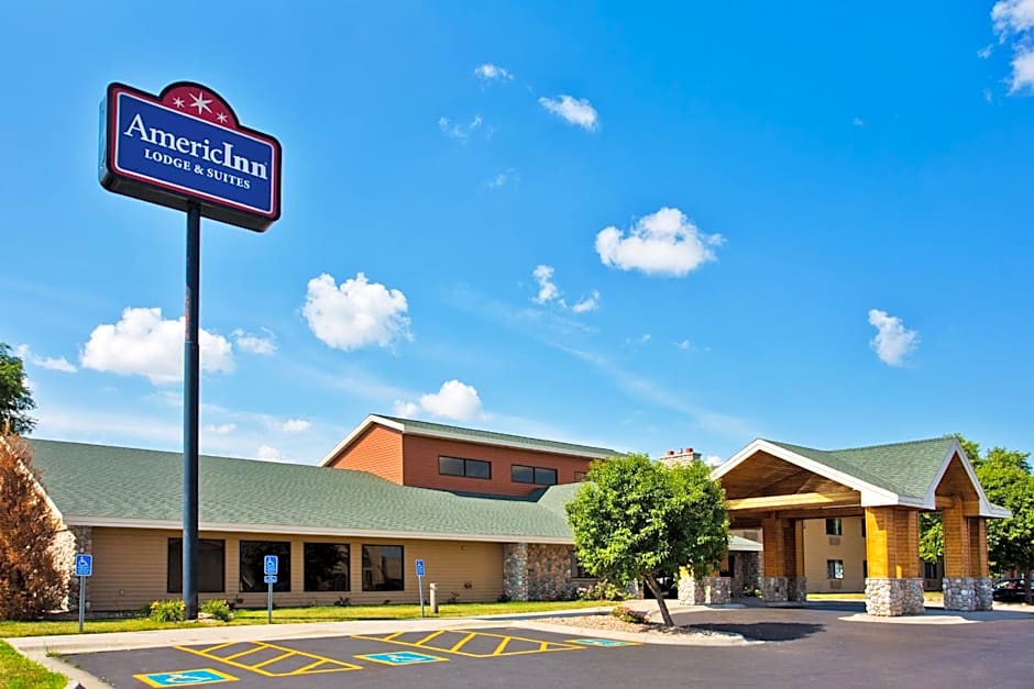 AmericInn by Wyndham Lincoln North