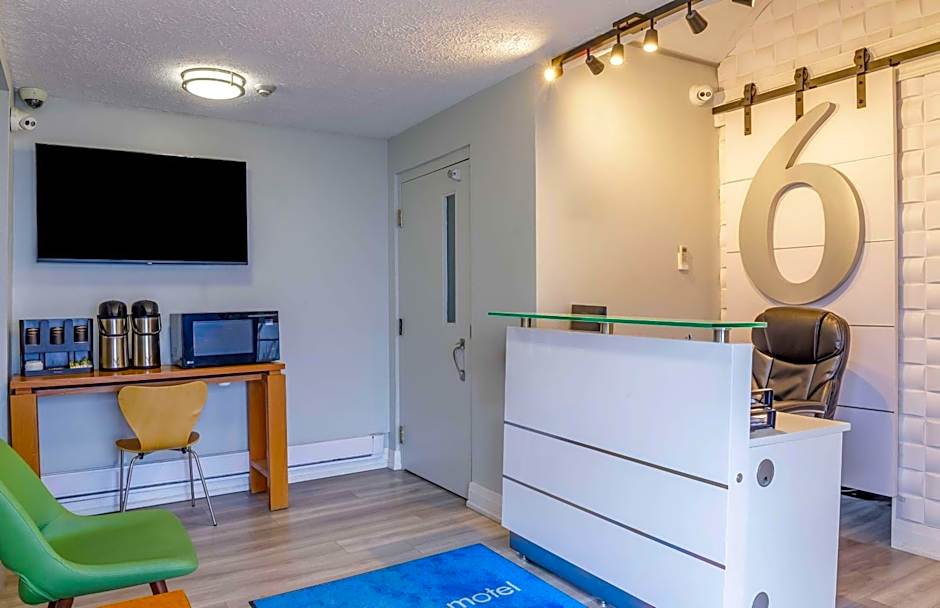 Motel 6 Niagara Falls, ON Near the Falls