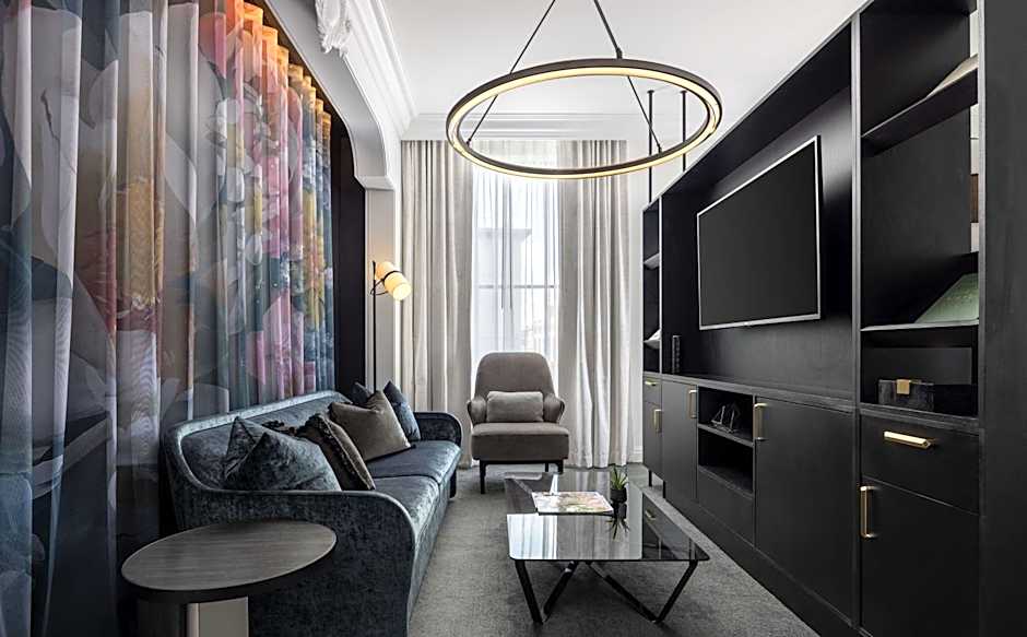 Daxton Hotel Birmingham, Curio Collection by Hilton