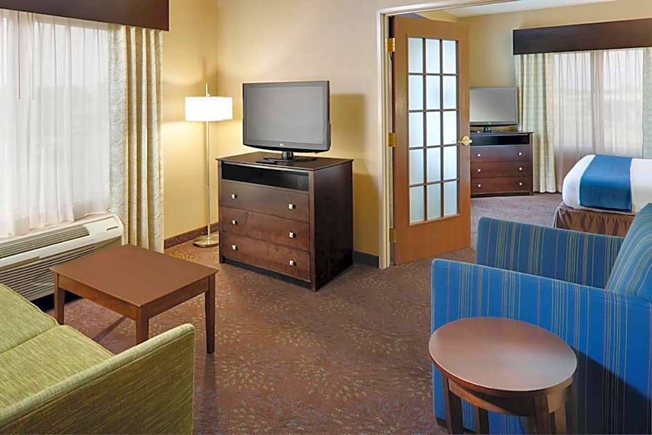 Holiday Inn Express Hotel & Suites Saginaw By IHG