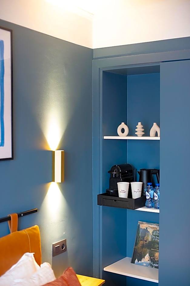 Gillis Eight Guest Rooms by Romy&Travis