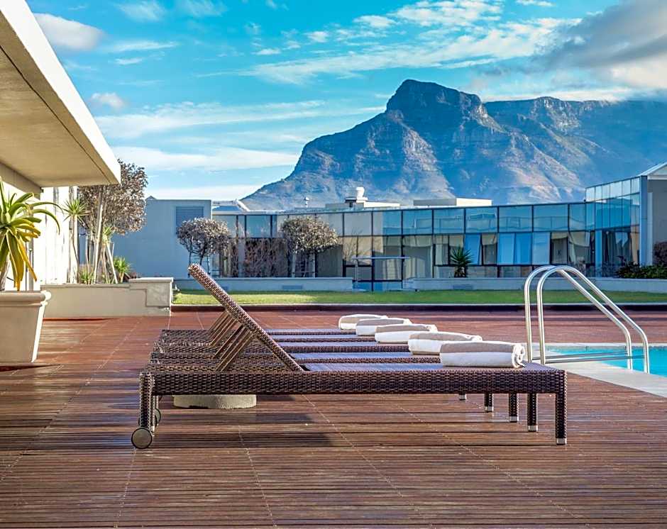 Lagoon Beach Hotel & Spa