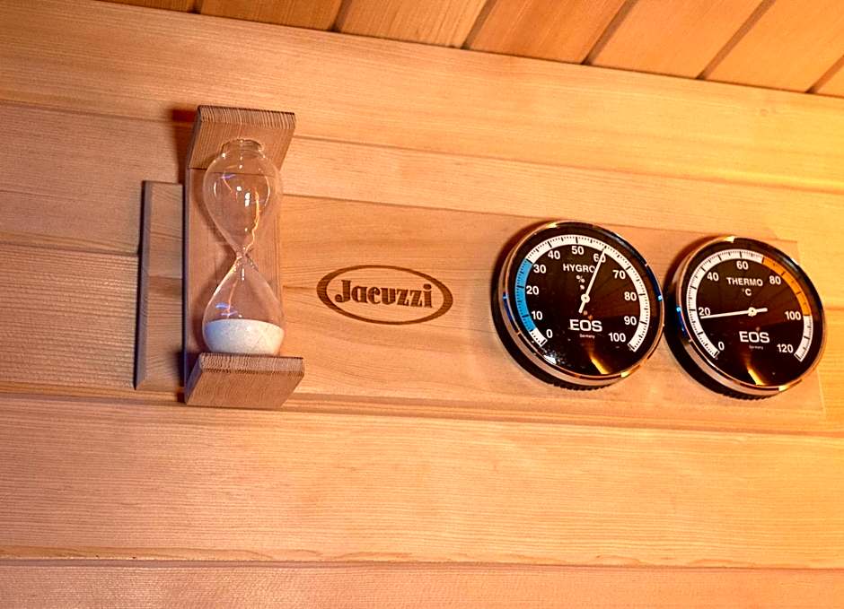 Skyline Rooms & Suites