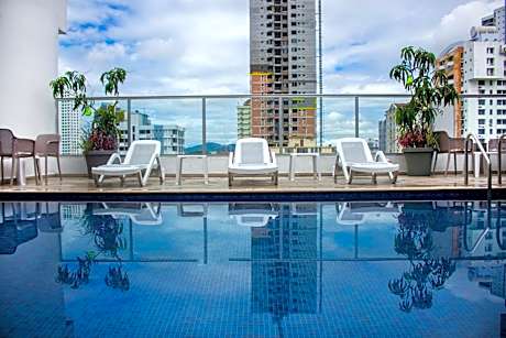 Ramada Panama Centro via Argentina