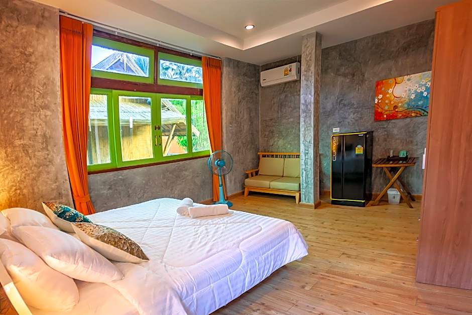 Tonmai Suites
