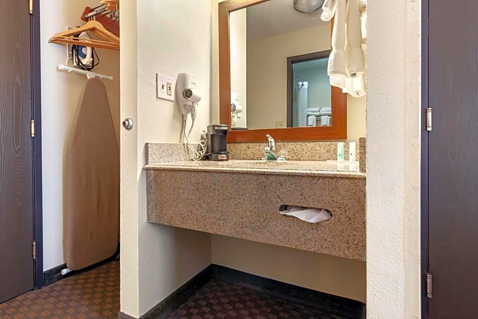 Quality Inn Hays I-70