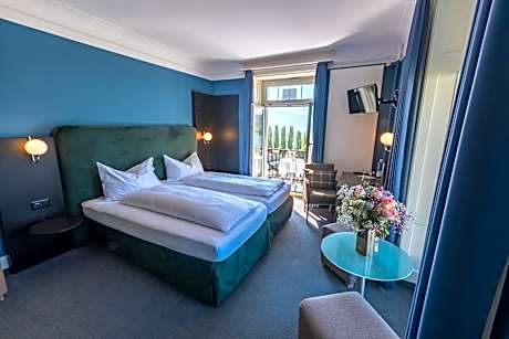 Deluxe Double or Twin Room with Lake View