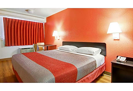 1 King Bed | Non-Smoking, Micfridge