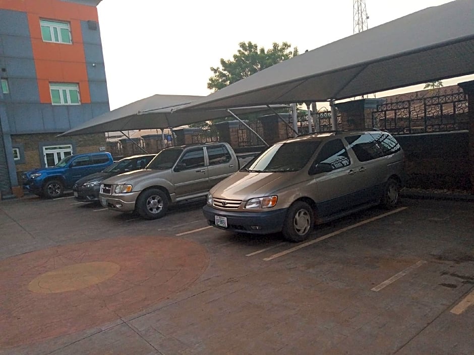 Wise Penny Suites and Spa