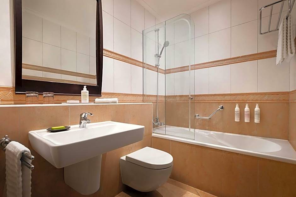 Le Meridien Beach Plaza