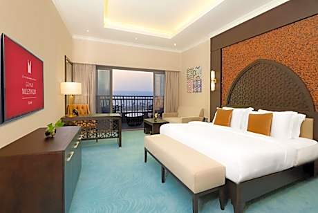 Premier Room King Bed - Non Sea View