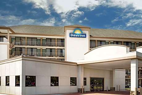 Days Inn by Wyndham Columbus-North Fort Moore