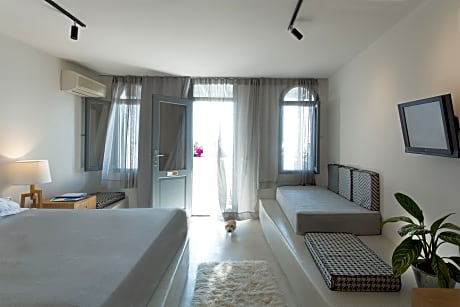 Volcano Sea View Studios with outdoor Jacuzzi