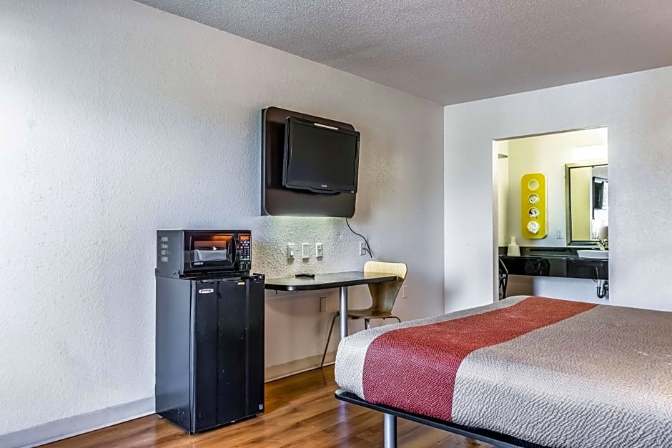 Motel 6-Little Rock, AR - West