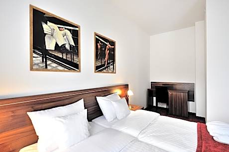 Standard Plus Twin Room