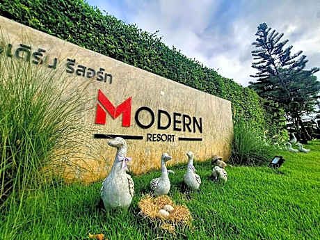 Modern Resort  Phichit