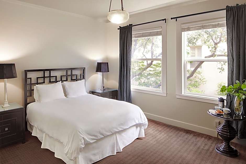 Photo 1 of 1 of Classic 1 Queen Bed