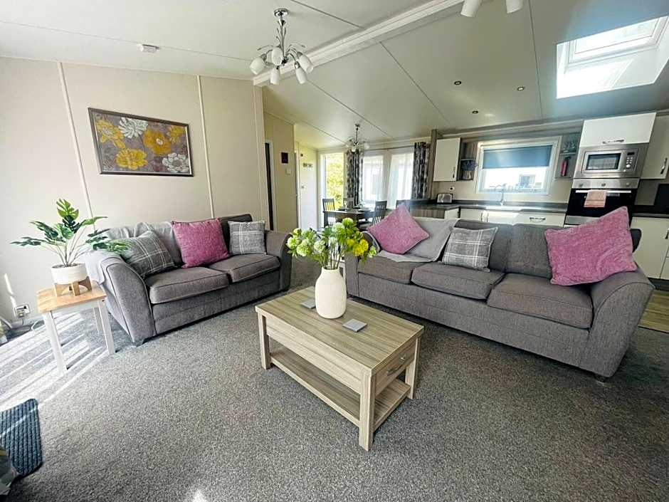 Waterside Retreat With Hot Tub