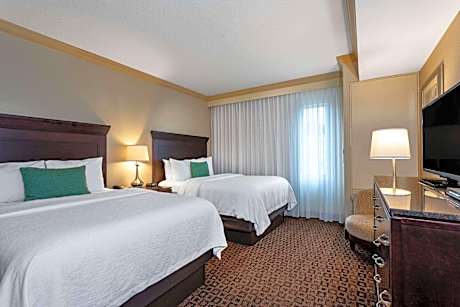 2 Queen Beds Mobility/Hearing Impaired Accessible Suite Non-Smoking