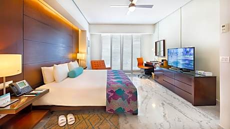 Club 89 King Size Bed Resort View