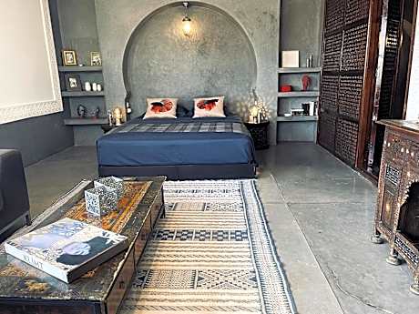 Carbon Room