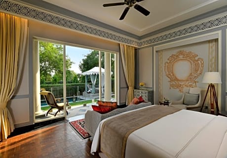 Flamingo Signature Room with Garden King Bed - 15% discount on Food & Soft Beverage and Spa, 4 pieces laundry once per stay