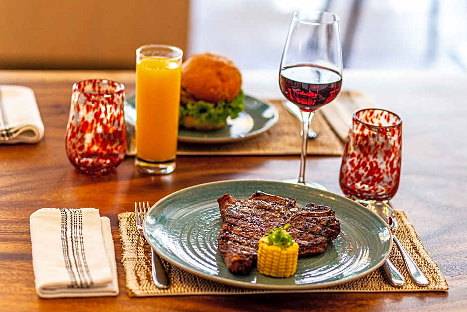 Hyatt Regency Harare, The Meikles