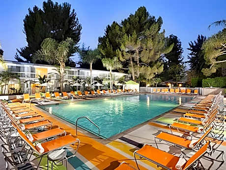 Sportsmen's Lodge Hotel