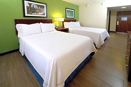 Deluxe Queen Room with Two Queen Beds - Non-Smoking