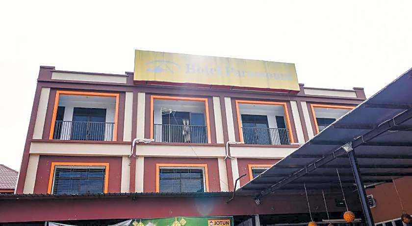 RedDoorz Plus near Sultan Hasanuddin Airport