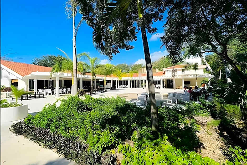 Cozy Place/WiFi/Beach 10 min Walk/Private Pool