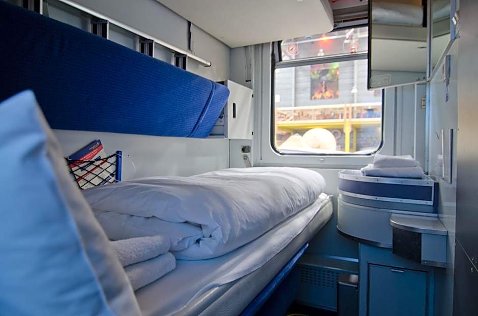Foto 1 daripada 10 — Sleeping Compartment (Indoor)