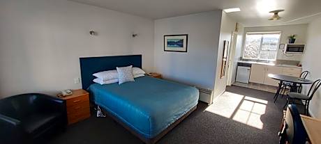 Studio Apartment with Spa Bath