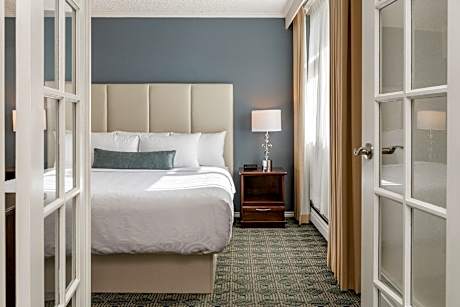 One Bedroom Suite 1 King Bed