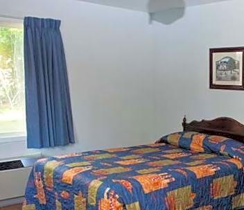 Photo 1 of 4 of 1 Queen Bed