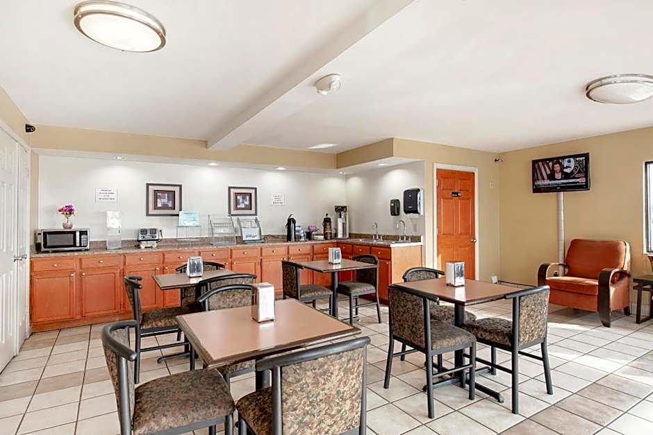 OYO Hotel Tulsa International Airport