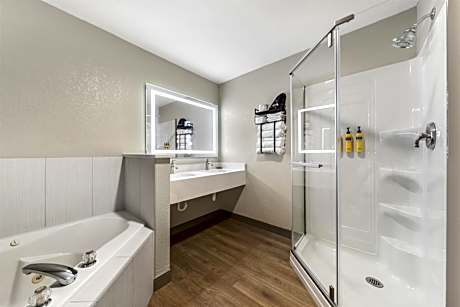 Suite-1 King Bed, Non-Smoking, Whirlpool, Fireplace, Main Building, High Speed Internet Access, Full