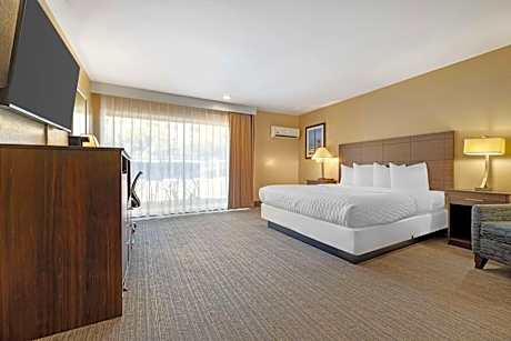 King Room with Bath Tub - Disability Access/Non-Smoking