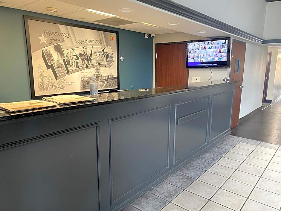 Super 8 by Wyndham Weatherford