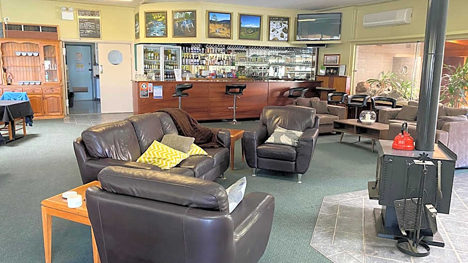 Bucketts Way Motel and Restaurant