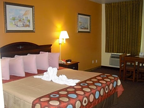 Deluxe King Studio Suite with Jetted Tub - Non-Smoking