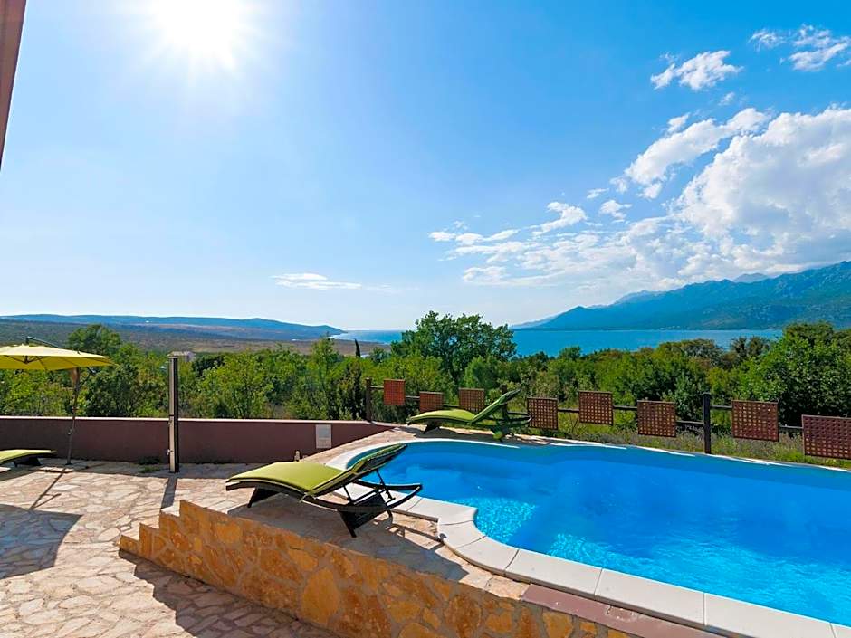 Villa in Rovanjska with Pool & Sea Views