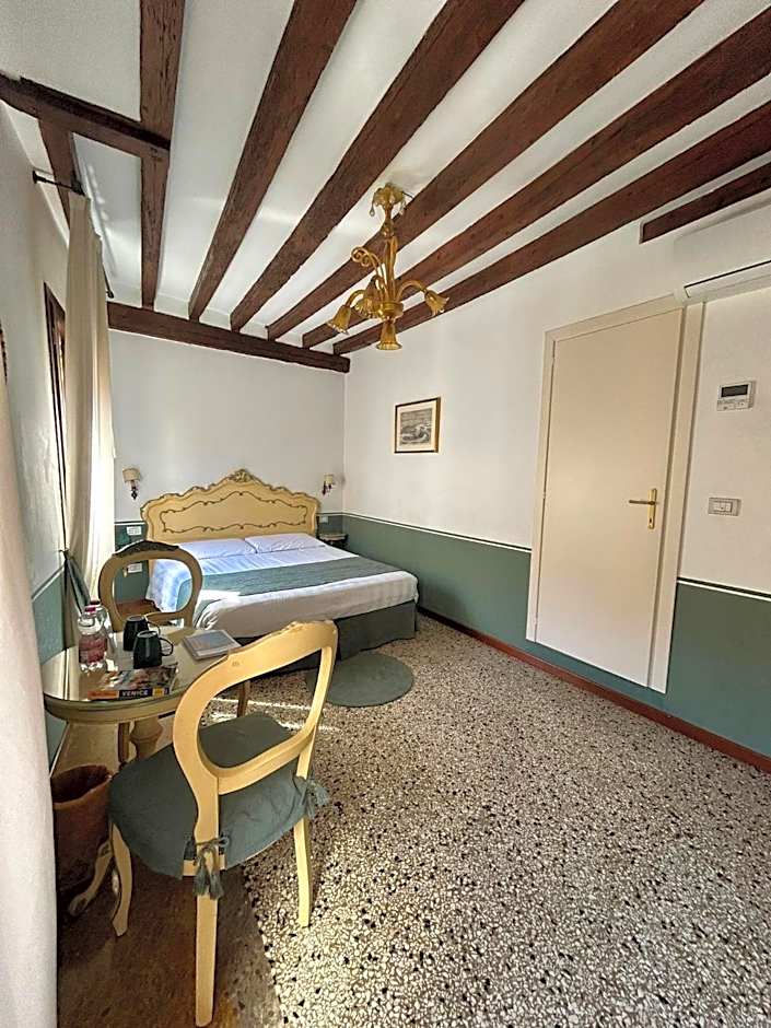 Ca' San Trovaso - 6 Rooms
